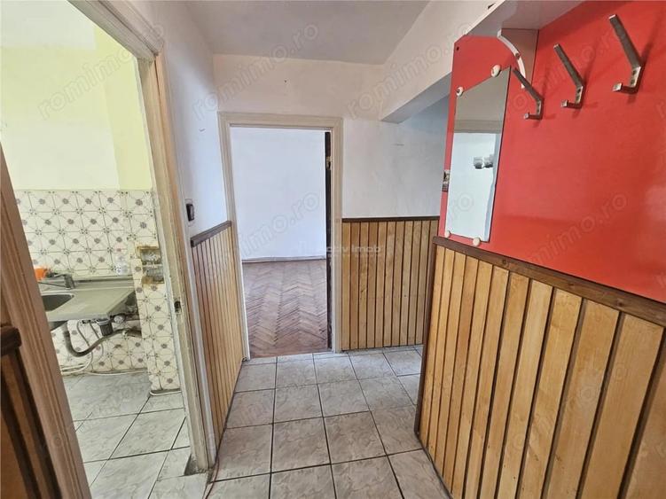 Apartament cu 4 camere decomandat, mobilat în Micro IV