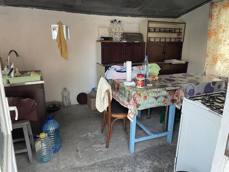 Casă cu 3 camere cu Teren 1417 Mp în Moșești