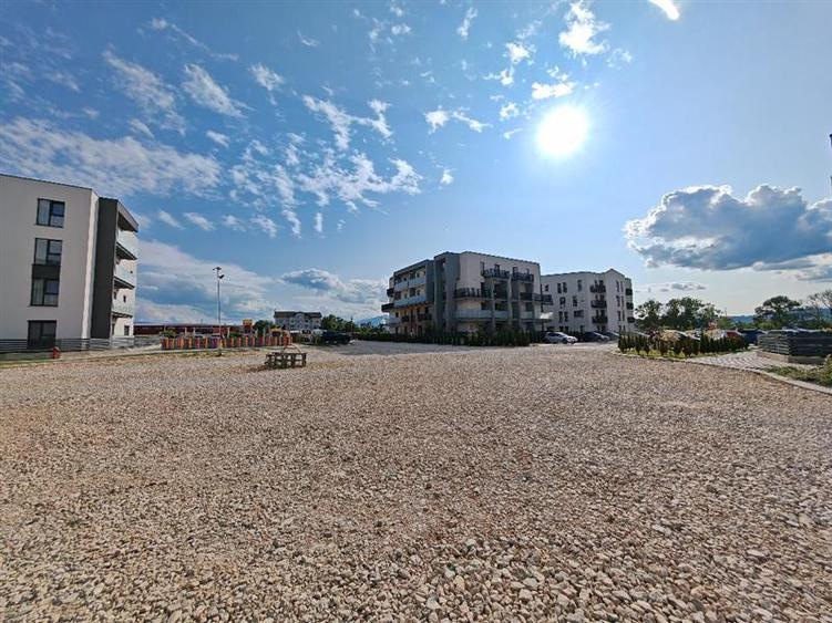 Apartament cu 3 camere decomandat, mobilat în Cristian