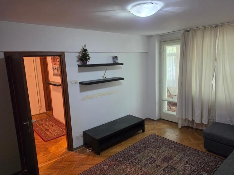 Garsonieră decomandată în Baba Novac