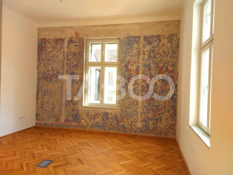 Casă individuală cu 11 camere cu Canalizare în Central