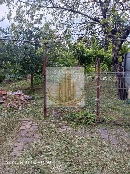 Casă individuală cu 6 camere cu Canalizare în Lipovei