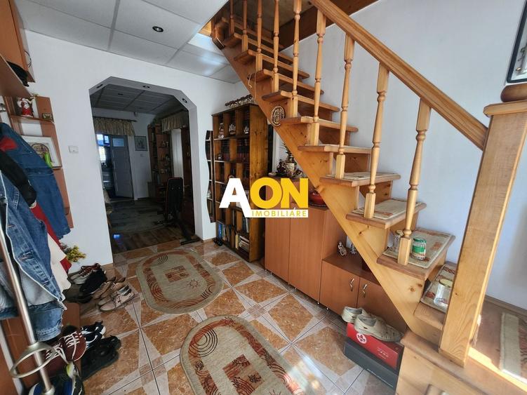 Casă individuală cu 5 camere cu Canalizare în Cetate