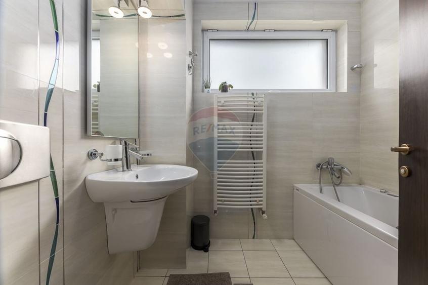 Apartament cu 4 camere semidecomandat, mobilat în Herăstrău