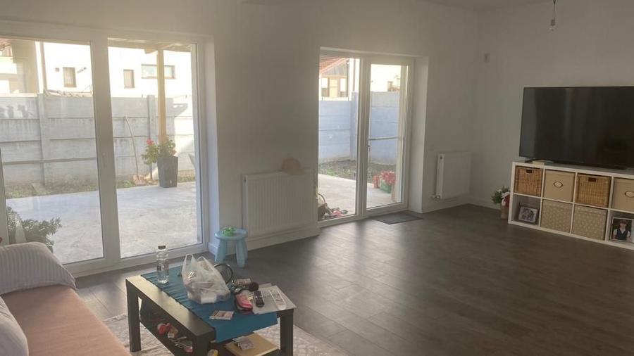 Duplex cu 4 camere cu Canalizare în Nord-Est