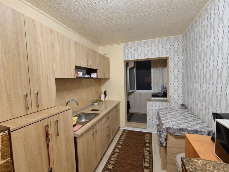 Apartament cu 3 camere decomandat, mobilat în Orașul Vechi