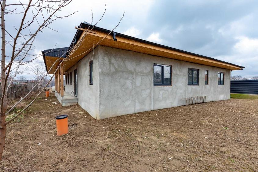 Casă cu 4 camere în Exterior Vest