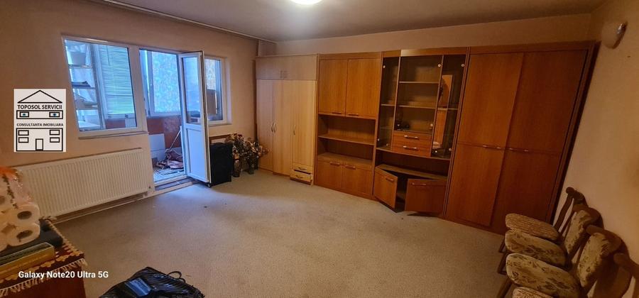 Apartament cu 4 camere decomandat în Rogerius