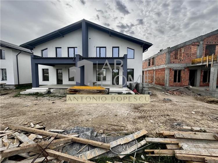 Duplex cu 4 camere cu Canalizare în Păuleștii Noi