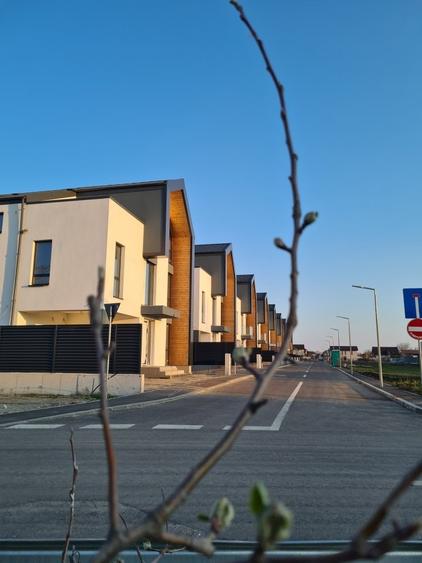 Casă individuală cu 5 camere cu Canalizare în Odăi