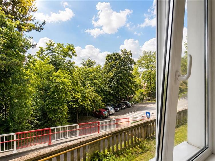 Apartament cu 3 camere decomandat în Drumul Poienii