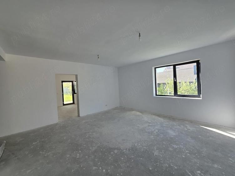 Casă cu 6 camere cu Teren 500 Mp în Spătaru