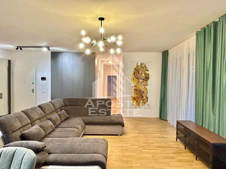 Apartament cu 4 camere semidecomandat, mobilat în Ultracentral