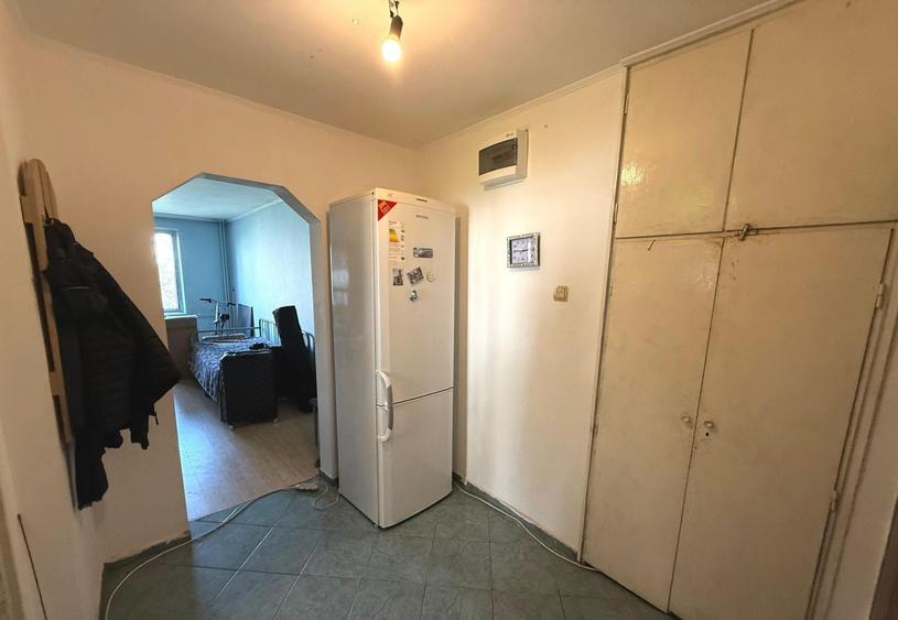 Apartament cu 3 camere semidecomandat în Crângași