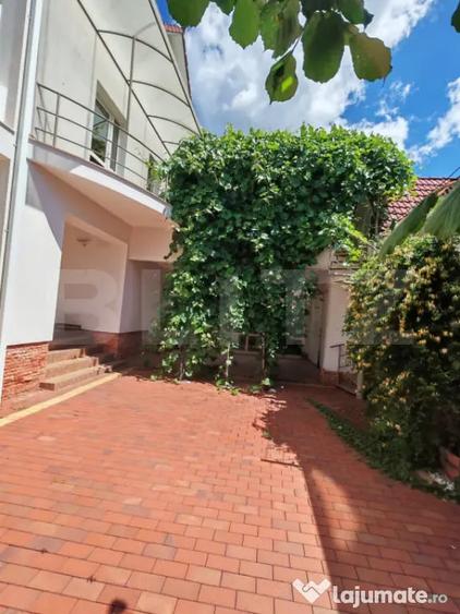 Casă cu 5 camere cu Teren 900 Mp în Ultracentral