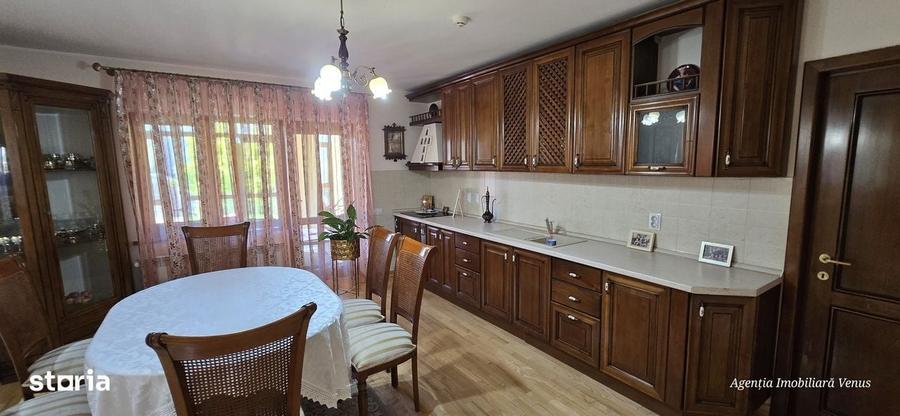 Casă cu 4 camere în Central