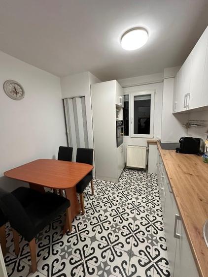 Apartament cu 3 camere semidecomandat, mobilat în Circumvalațiunii