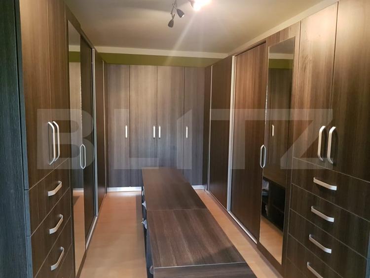 Casă individuală cu 11 camere cu Canalizare în Aurel Vlaicu