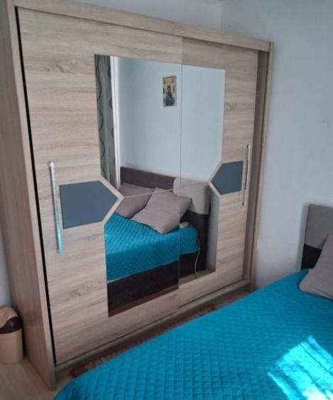 Apartament cu 3 camere semidecomandat, mobilat în Tomis Nord