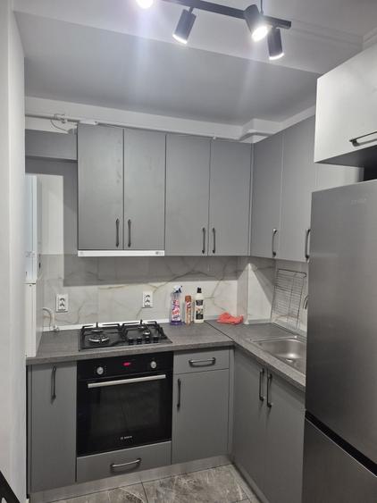 Apartament cu 2 camere decomandat în Rovine