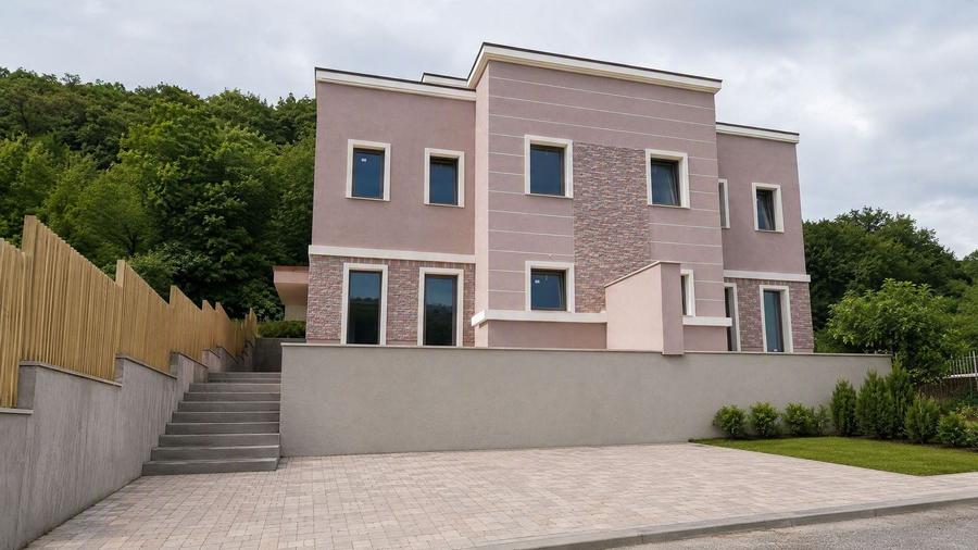 Duplex cu 5 camere cu Canalizare în Florești