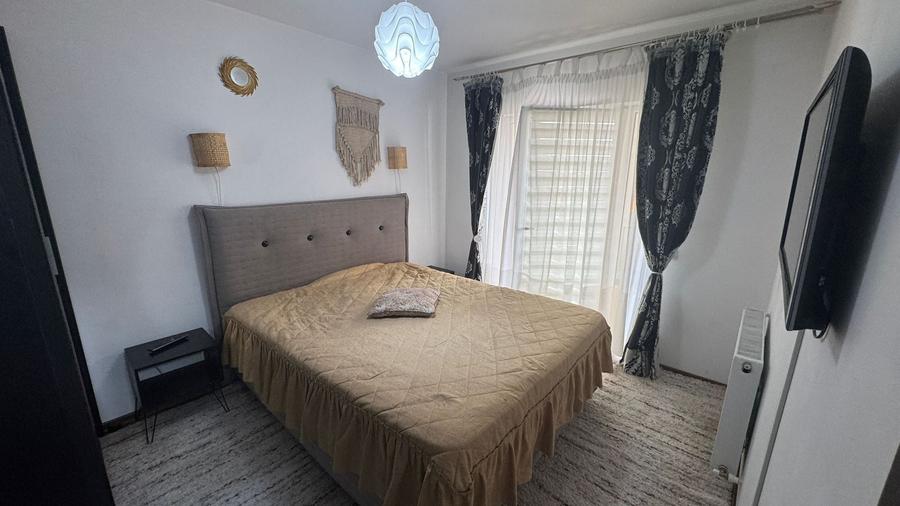 Apartament cu 2 camere, mobilat în Est