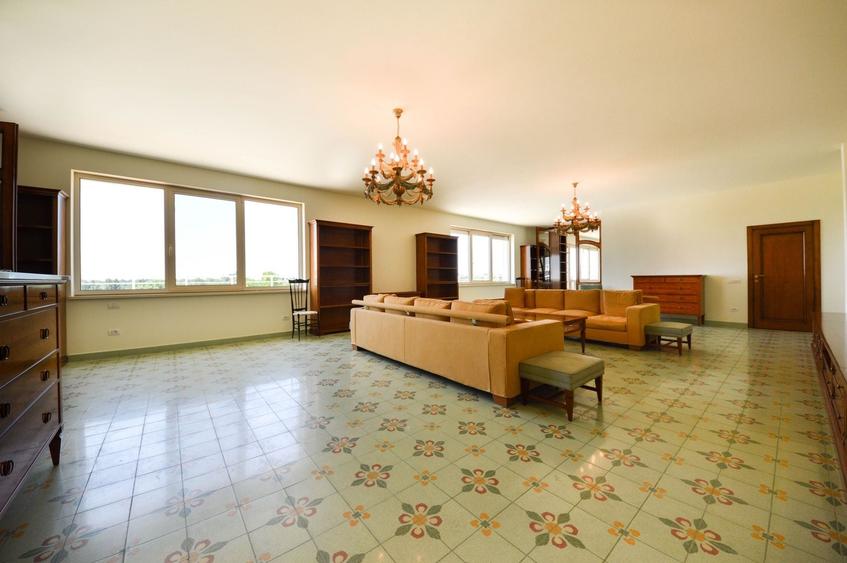 Apartament cu 7 camere decomandat, mobilat în Șoseaua Nordului