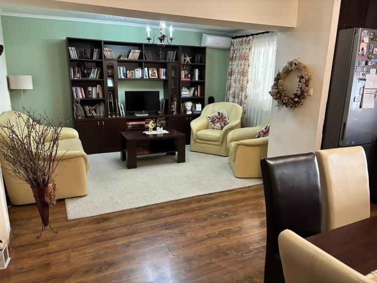 Apartament cu 3 camere decomandat în Nufărul