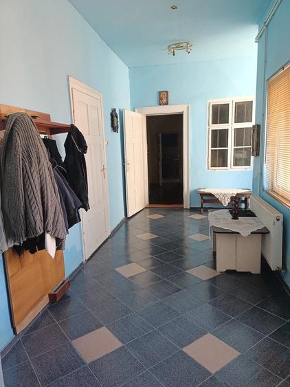 Casă cu 5 camere cu Teren 4057 Mp în Central