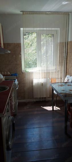 Garsonieră decomandată în Vest