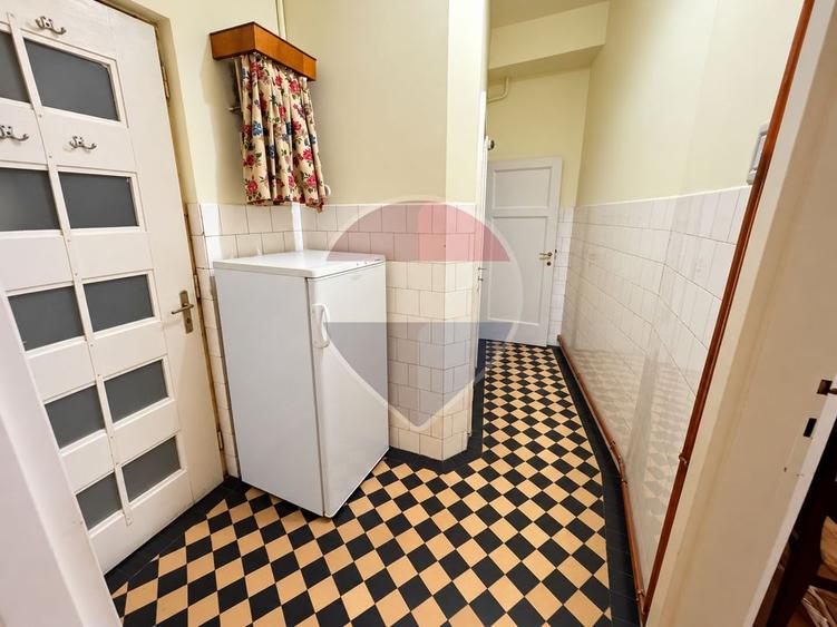 Apartament cu 4 camere semidecomandat, mobilat în Grădina Icoanei