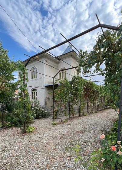 Casă cu 5 camere cu Teren 1321 Mp în Central