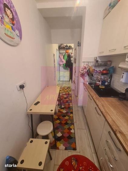 Apartament cu 3 camere semidecomandat în Cuza
