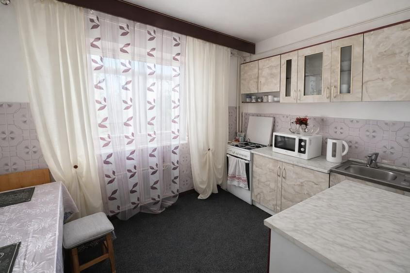 Apartament cu 3 camere decomandat în Nicolina
