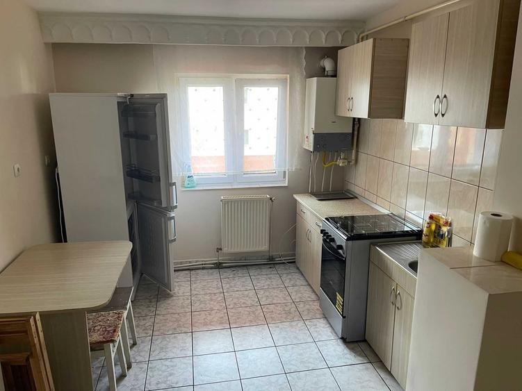 Apartament cu 3 camere decomandat în Exterior Vest