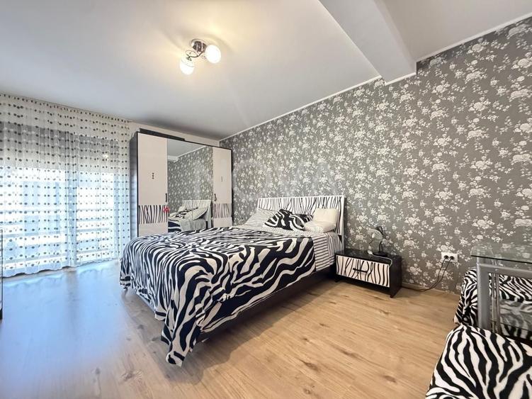 Duplex cu 4 camere cu Canalizare în Periferie