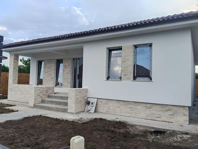 Casă cu 4 camere în Cumpăna