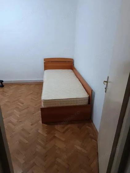 Apartament cu 4 camere semidecomandat în Complex Studențesc