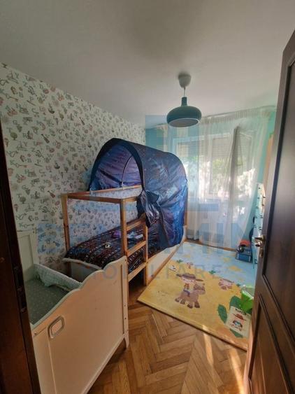 Apartament cu 4 camere decomandat în Central