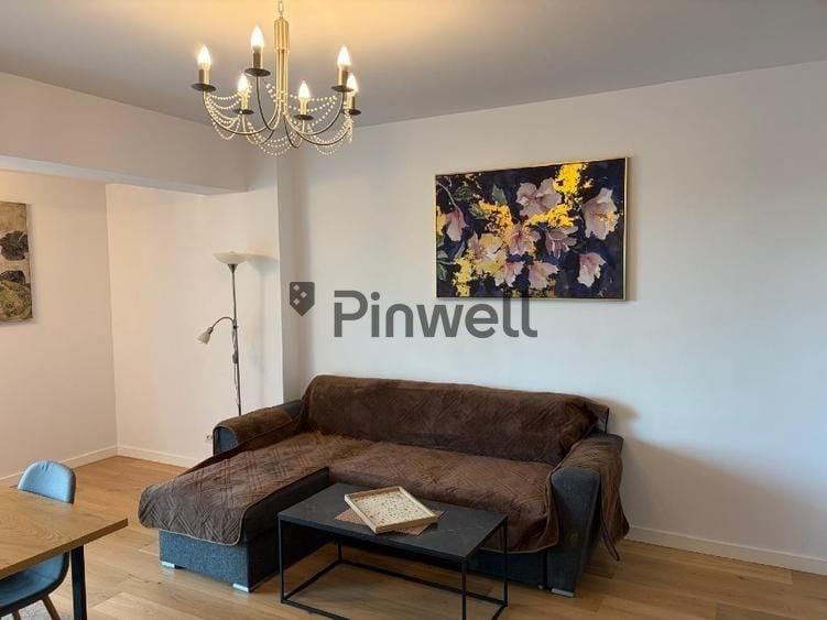 Apartament cu 2 camere semidecomandat, mobilat în Străulești