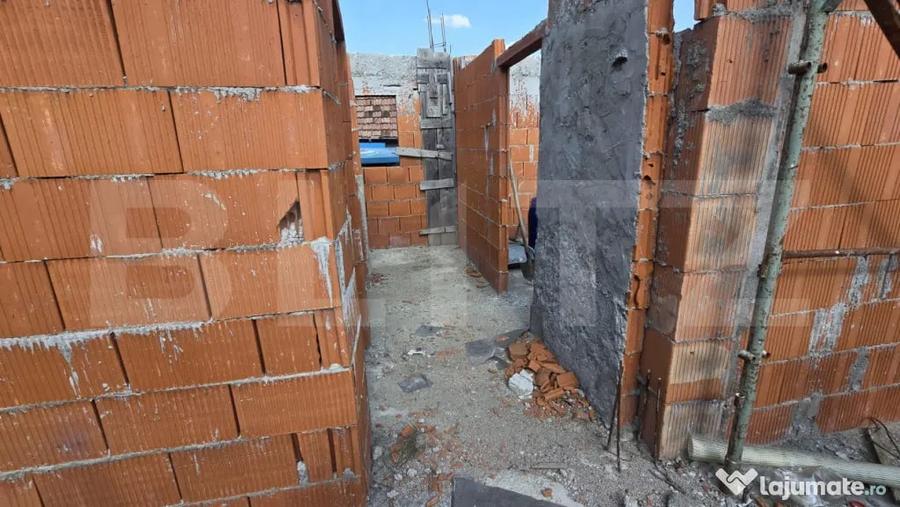 Casă cu 7 camere cu Teren 500 Mp în Sud