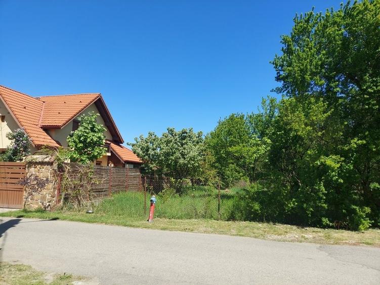 Spațiu comercial, în Plopi