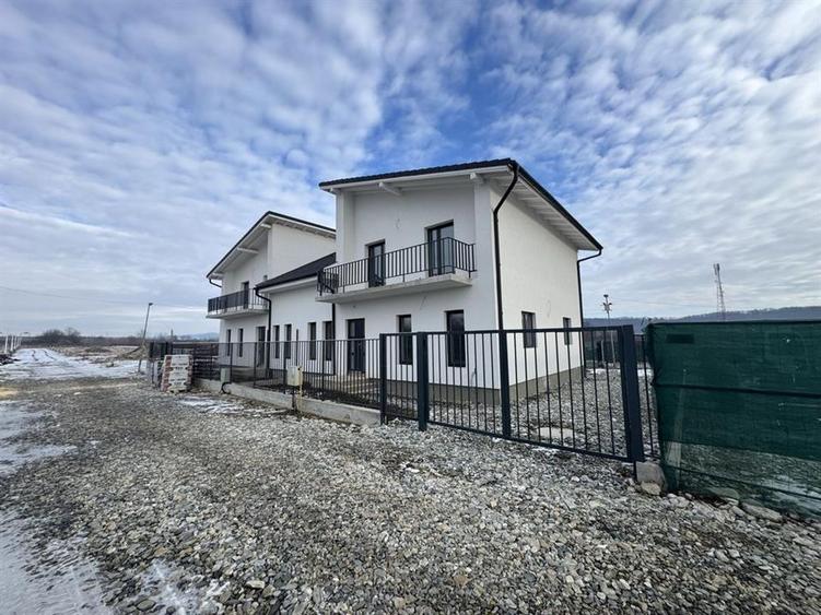 Duplex cu 4 camere cu Teren 285 Mp în Șelimbăr