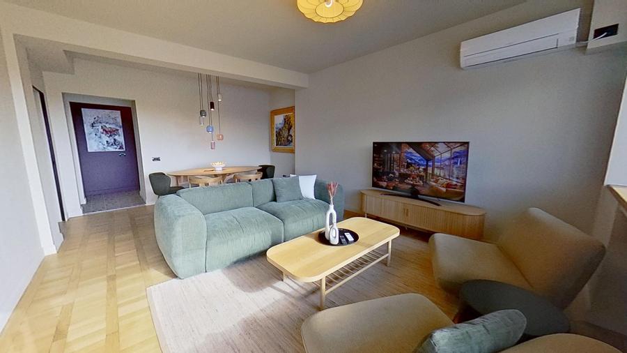 Apartament cu 3 camere semidecomandat în Calea Victoriei