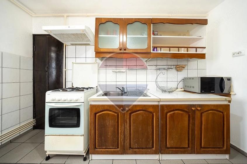 Apartament cu 3 camere decomandat în Tractorul