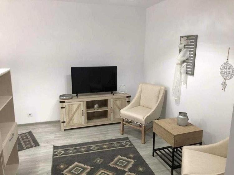 Garsonieră decomandată în Central