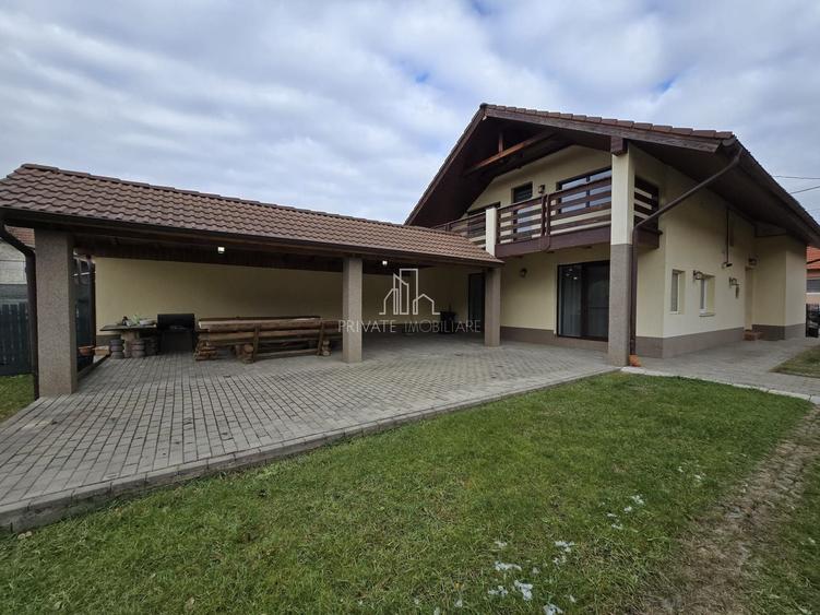 Casă individuală cu 5 camere cu Canalizare în Est