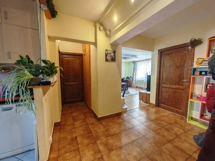 Apartament cu 3 camere decomandat în Unirii