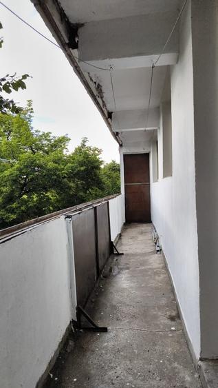 Apartament cu 3 camere decomandat în Valea Oltului
