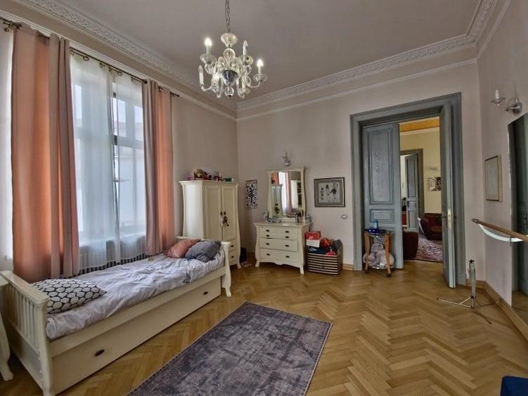 Casă cu 16 camere cu Teren 685 Mp în Rosetti